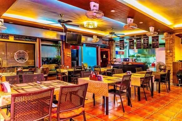 Jolly Guesthouse & Restaurant Pattaya Exterior foto