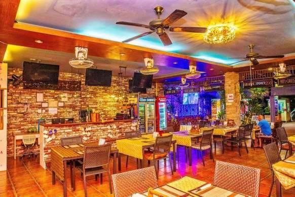 Jolly Guesthouse & Restaurant Pattaya Exterior foto