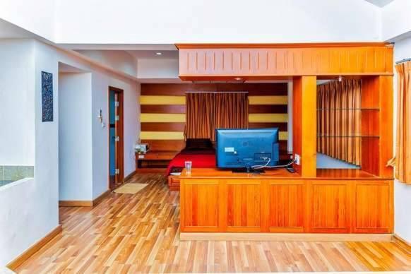 Jolly Guesthouse & Restaurant Pattaya Exterior foto