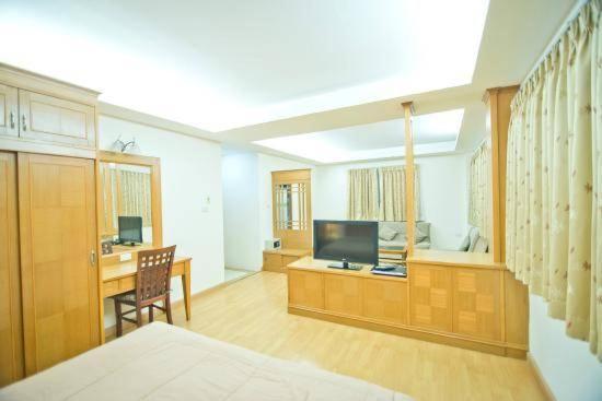 Jolly Guesthouse & Restaurant Pattaya Exterior foto